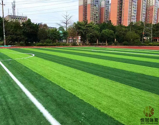 柳州哪里有人造草坪足球场建设厂家?柳州恒冠体育为你打造高端人造草坪足球场地